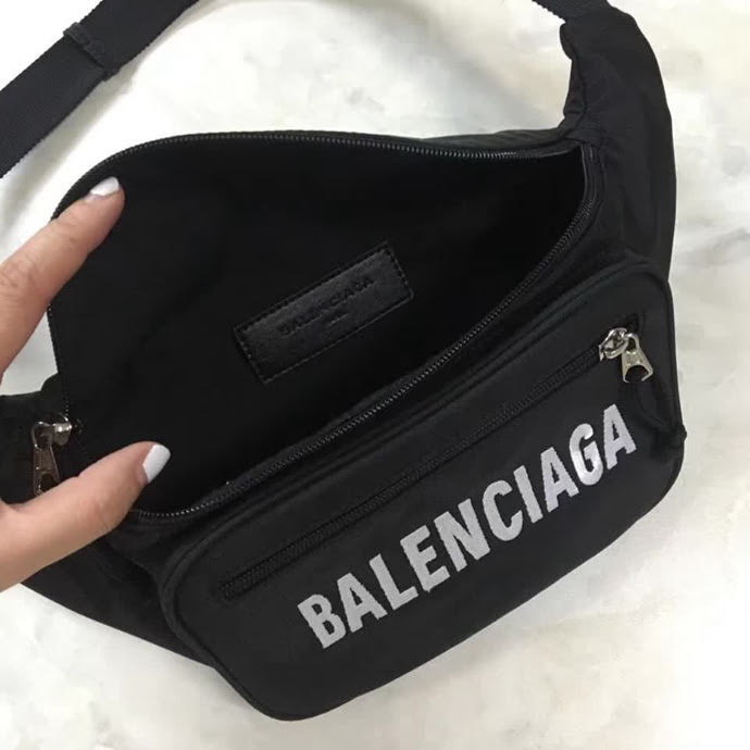 BALENCIAG巴黎世家 新品 簡約兩用包 可做胸包或者腰包 防水面料 簡單輕便  BL1655
